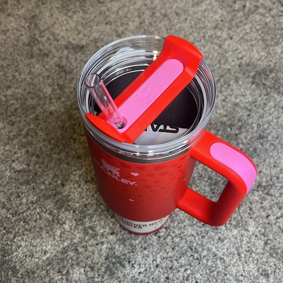 ❤️ Stanley 40 oz Stainless Steel H2.0 Flowstate
Quencher Tumbler Ruby Hearts - Picture 4 of 4